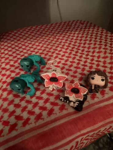 ПО 100СОМ Коллекционный набор по сериалу «Stranger Things»: - at lalafo.kg ПО 100СОМ Коллекционный набор по сериалу «Stranger Things»: -