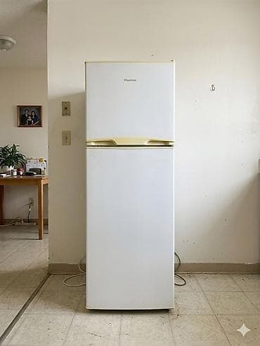 Холодильник Hisense, Б/у, Двухкамерный at lalafo.kg Холодильник Hisense, Б/у, Двухкамерный