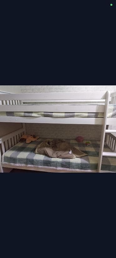 Двухъярусная детская кровать, Б/у, Натуральное дерево, цвет - Белый at lalafo.kg Двухъярусная детская кровать, Б/у, Натуральное дерево, цвет - Белый