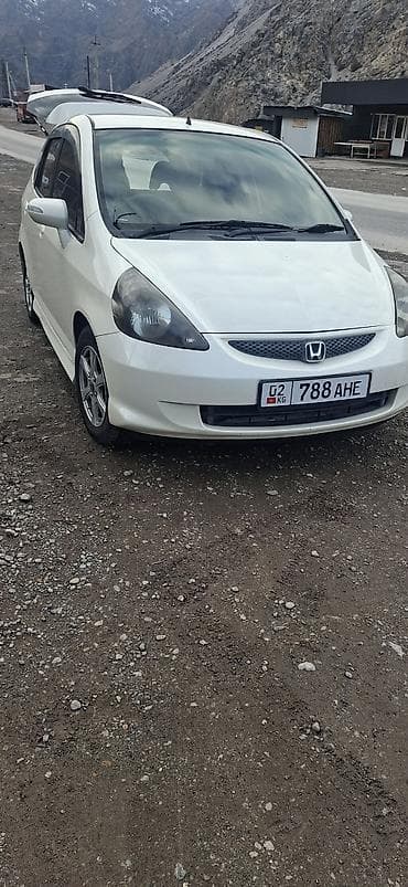 Honda Fit: 2002 г., 1.3 л, Автомат, Бензин, Хэтчбэк at lalafo.kg Honda Fit: 2002 г., 1.3 л, Автомат, Бензин, Хэтчбэк