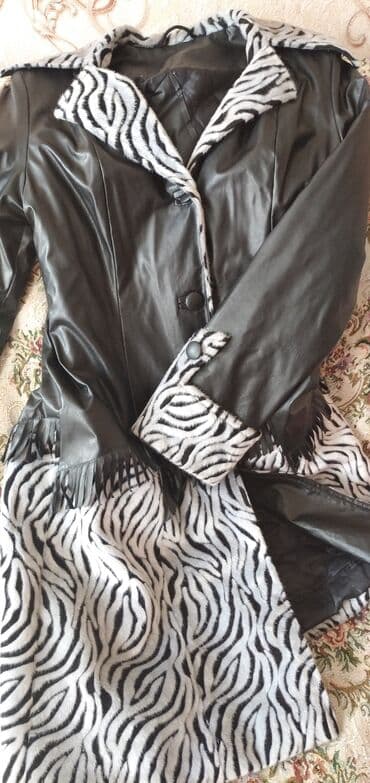 Шикарный плащ, весна, осень, 44 р-р, на легком синтипоне, прошит at lalafo.kg Шикарный плащ, весна, осень, 44 р-р, на легком синтипоне, прошит