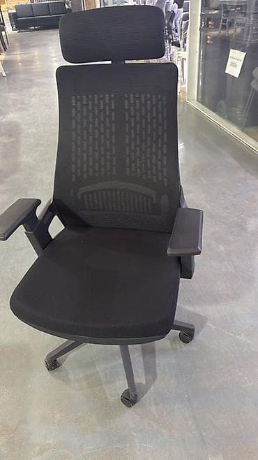 Офис креслолор, Дөңгөлөктүү, түсү - Кара lalafo.kg да Офис креслолор, Дөңгөлөктүү, түсү - Кара