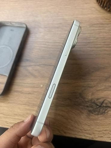 IPhone 17 Pro Max, Б/у, 256 ГБ, Серебристый, Чехол, 100 % at lalafo.kg IPhone 17 Pro Max, Б/у, 256 ГБ, Серебристый, Чехол, 100 %