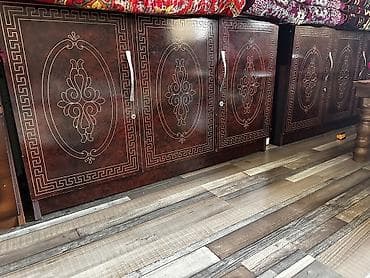 Шкаф-тумба с распашными дверцами, декоративной гравировкой и ручками 2 at lalafo.kg Шкаф-тумба с распашными дверцами, декоративной гравировкой и ручками 2