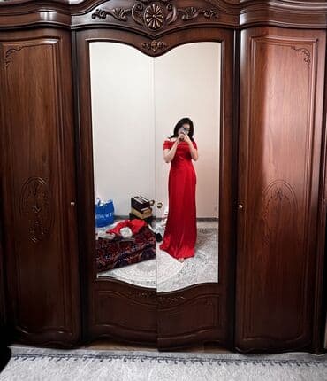 Вечернее платье, Классическое, Длинная модель, Атлас, Без рукавов, M at lalafo.kg Вечернее платье, Классическое, Длинная модель, Атлас, Без рукавов, M