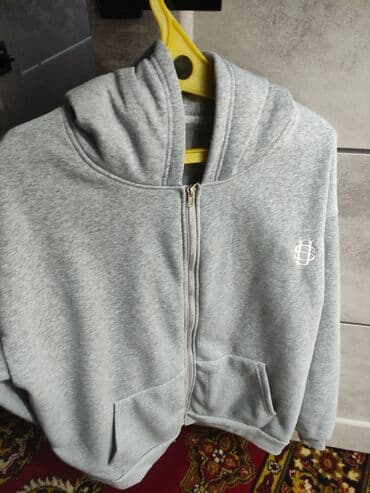 Серая худи на молнии с капюшоном - Цвет: светло-серый меланж - at lalafo.kg Серая худи на молнии с капюшоном - Цвет: светло-серый меланж -