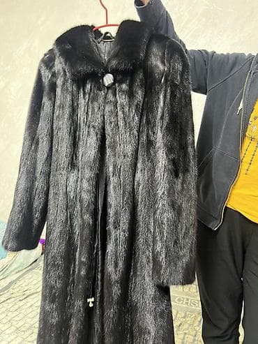 Длинная женская шуба из темного меха (с капюшоном)— норка) at lalafo.kg Длинная женская шуба из темного меха (с капюшоном)— норка)