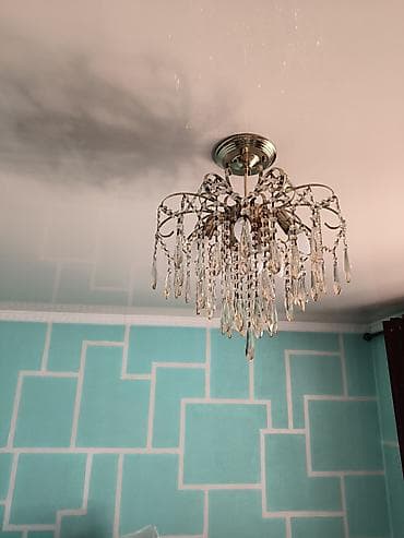 Потолочная люстра с подвесками - Тип: накладная потолочная люстра. - at lalafo.kg Потолочная люстра с подвесками - Тип: накладная потолочная люстра. -