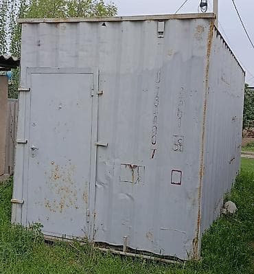 Металлический морской контейнер, переделанный под хозяйственное at lalafo.kg Металлический морской контейнер, переделанный под хозяйственное