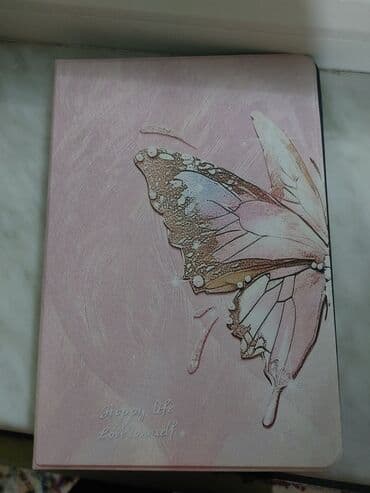 Чехол-книжка для планшета, розовый с рисунком бабочки. - Форм-фактор at lalafo.kg Чехол-книжка для планшета, розовый с рисунком бабочки. - Форм-фактор