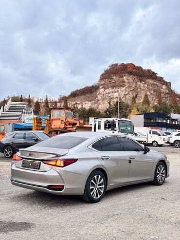 Lexus ES: 2019 г., 2.5 л, Автомат, Гибрид, Седан at lalafo.kg Lexus ES: 2019 г., 2.5 л, Автомат, Гибрид, Седан