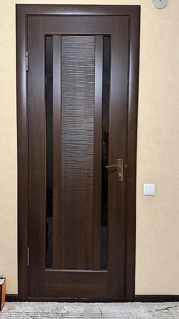 Межкомнатная дверь, Б/у, Со стеклом, Деревянная, Распашная, цвет - Коричневый at lalafo.kg Межкомнатная дверь, Б/у, Со стеклом, Деревянная, Распашная, цвет - Коричневый