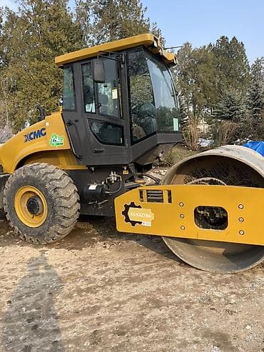 Вибрационный дорожный каток XCMG (одновальцовый, гладкий вал) at lalafo.kg Вибрационный дорожный каток XCMG (одновальцовый, гладкий вал)