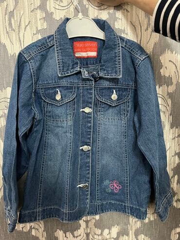Продается джинсовая куртка для девочки, на рост 122 см (5-6 лет). В at lalafo.kg Продается джинсовая куртка для девочки, на рост 122 см (5-6 лет). В