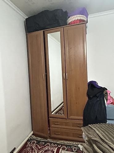 Комплект мебели для дома: 1) Трёхстворчатый шкаф-купе классического at lalafo.kg Комплект мебели для дома: 1) Трёхстворчатый шкаф-купе классического