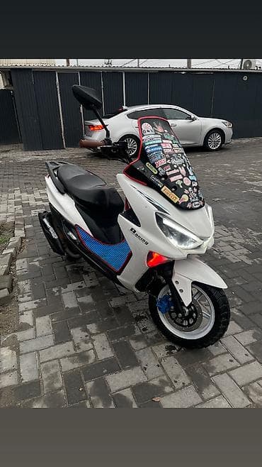 Lotus: Скутер (белый) с яркой светодиодной оптикой и лобовым стеклом со at lalafo.kg — 1 Lotus: Скутер (белый) с яркой светодиодной оптикой и лобовым стеклом со — 1