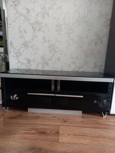 Подставка под телевизор . Черная . В хорошем состоянии . Глянцевая at lalafo.kg Подставка под телевизор . Черная . В хорошем состоянии . Глянцевая