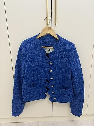 Жакет из букле, насыщенно-синего цвета. Особенности: - Текстурная at lalafo.kg Жакет из букле, насыщенно-синего цвета. Особенности: - Текстурная