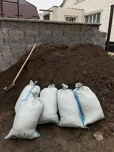 Плодородный грунт/чернозём в мешках - Структура: рассыпчатая at lalafo.kg Плодородный грунт/чернозём в мешках - Структура: рассыпчатая