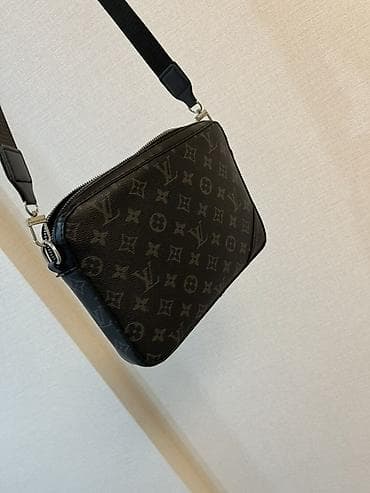 Классическая сумка, Louis Vuitton, Материал: Комбинированный материал, Регулируемый ремень, Унисекс at lalafo.kg Классическая сумка, Louis Vuitton, Материал: Комбинированный материал, Регулируемый ремень, Унисекс