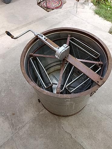 Продается 4х рамочная медогонка откидной в отличном состоянии СССР at lalafo.kg Продается 4х рамочная медогонка откидной в отличном состоянии СССР