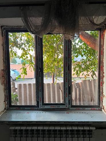 ПВХ окно из трех створок, цвет Антрацит снаружи/внутри. - Профиль at lalafo.kg ПВХ окно из трех створок, цвет Антрацит снаружи/внутри. - Профиль