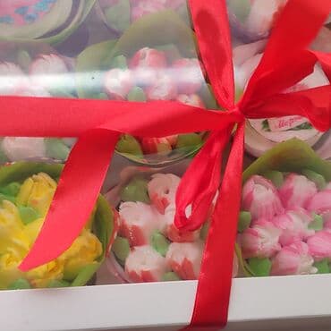 Принимаю заказы на торты бенто клубнику в шоколаде и финики тоже.все at lalafo.kg Принимаю заказы на торты бенто клубнику в шоколаде и финики тоже.все