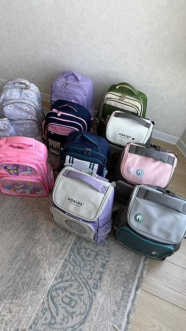 Представлена коллекция детских рюкзаков различных размеров и цветов. В at lalafo.kg Представлена коллекция детских рюкзаков различных размеров и цветов. В