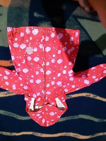 Дождевик на девочку 3-4 лет at lalafo.kg Дождевик на девочку 3-4 лет