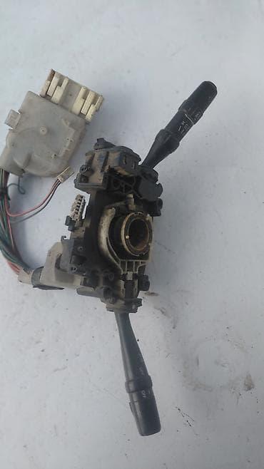 Блок подрулевых переключателей (дворники/омыватели + поворотники/свет) at lalafo.kg Блок подрулевых переключателей (дворники/омыватели + поворотники/свет)