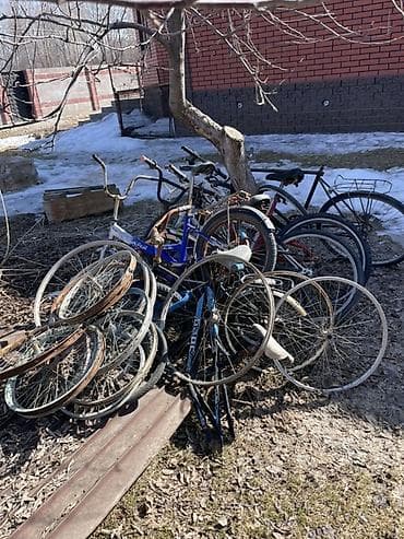Партия старых велосипедов и запчастей - Разнородная подборка at lalafo.kg Партия старых велосипедов и запчастей - Разнородная подборка