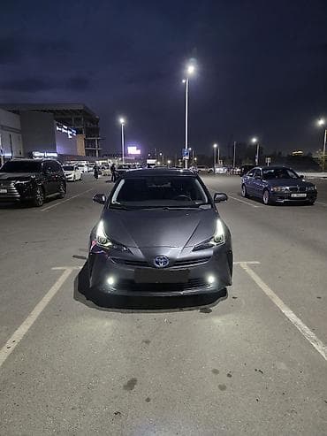 Toyota Prius: 2019 г., 1.8 л, Вариатор, Гибрид, Лифтбек at lalafo.kg Toyota Prius: 2019 г., 1.8 л, Вариатор, Гибрид, Лифтбек