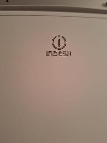 Холодильник Indesit, классический белый, с нижней морозильной камерой at lalafo.kg Холодильник Indesit, классический белый, с нижней морозильной камерой