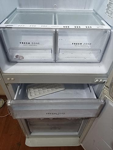 Холодильник двухкамерный с нижней морозильной камерой. 2х метровый at lalafo.kg Холодильник двухкамерный с нижней морозильной камерой. 2х метровый