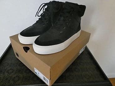 Кеды высокие UGG!!! ОРИГИНАЛ!!! В идеальном состоянии!!! Осень-Весна! at lalafo.kg Кеды высокие UGG!!! ОРИГИНАЛ!!! В идеальном состоянии!!! Осень-Весна!