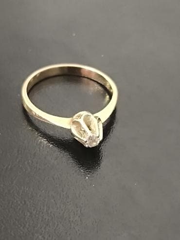 Золотое кольцо585 пр Россия 18.5 разм.с центральным камнем (вставка – at lalafo.kg Золотое кольцо585 пр Россия 18.5 разм.с центральным камнем (вставка –