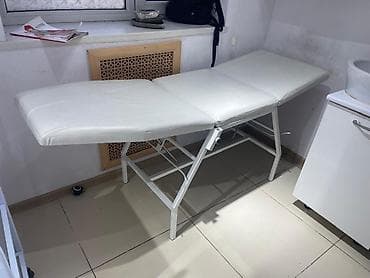 Косметологическая/массажная кушетка складная, белая. - Трёхсекционная at lalafo.kg Косметологическая/массажная кушетка складная, белая. - Трёхсекционная