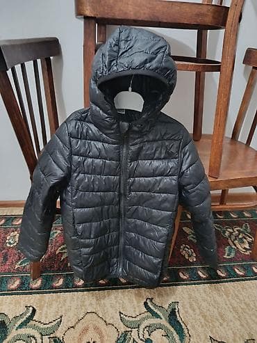 Детская стеганая куртка с капюшоном на 4 годика. - Цвет at lalafo.kg Детская стеганая куртка с капюшоном на 4 годика. - Цвет