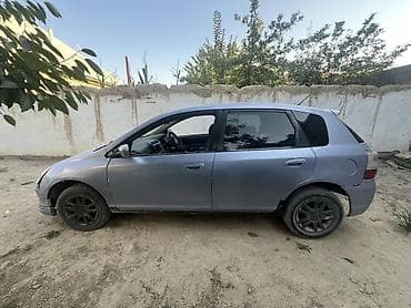 Honda Civic: 2000 г., 1.7 л, Вариатор, Бензин, Хэтчбэк at lalafo.kg Honda Civic: 2000 г., 1.7 л, Вариатор, Бензин, Хэтчбэк