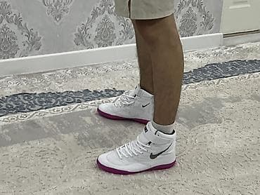 Мужские кроссовки, 42, 42.5, Nike, Новый, цвет - Белый at lalafo.kg Мужские кроссовки, 42, 42.5, Nike, Новый, цвет - Белый