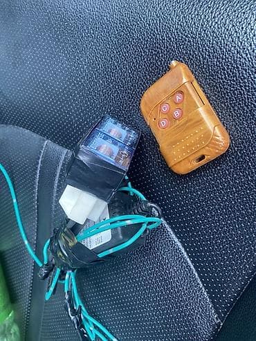 Рубильники: Антихвост на поворотник работает чётко Комплект: - Приёмный блок с at lalafo.kg — 2 Рубильники: Антихвост на поворотник работает чётко Комплект: - Приёмный блок с — 2