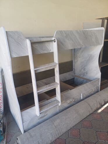 Двухъярусная кровать с лестницей и выдвижными ящиками. размер 200 at lalafo.kg Двухъярусная кровать с лестницей и выдвижными ящиками. размер 200