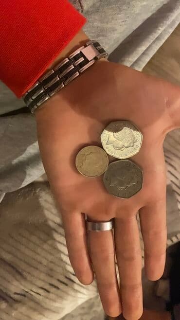 Набор разномастных монет для коллекции: - 2 монеты Великобритании at lalafo.kg Набор разномастных монет для коллекции: - 2 монеты Великобритании