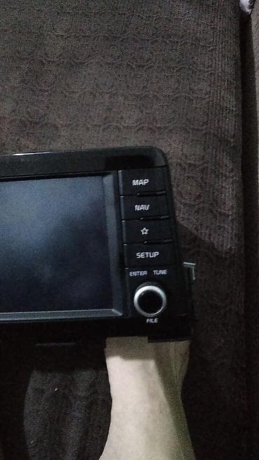 Штатная мультимедийная магнитола/головное устройство Hyundai/Kia с at lalafo.kg Штатная мультимедийная магнитола/головное устройство Hyundai/Kia с