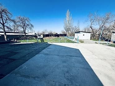 Дом с большим двором и хозяйственными постройками - Отдельно стоящий lalafo.kg да Дом с большим двором и хозяйственными постройками - Отдельно стоящий