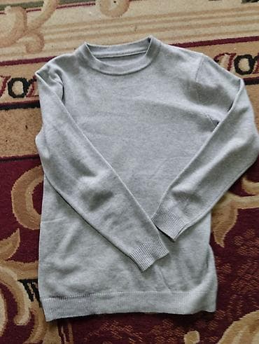 Светло‑серый свитер/джемпер с круглым вырезом. - Длинный рукав. - at lalafo.kg Светло‑серый свитер/джемпер с круглым вырезом. - Длинный рукав. -