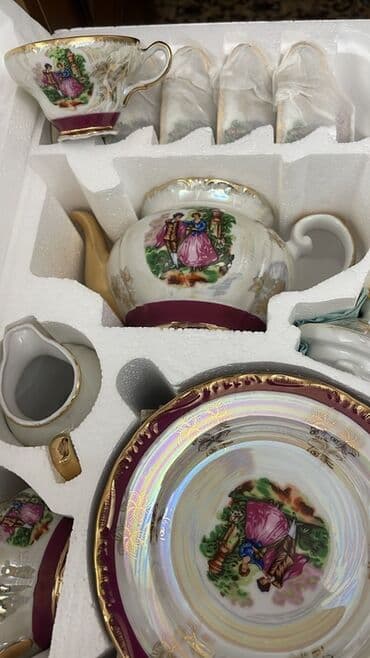 Изысканный чайный сервиз, выполненный в классическом стиле. Включает в at lalafo.kg Изысканный чайный сервиз, выполненный в классическом стиле. Включает в