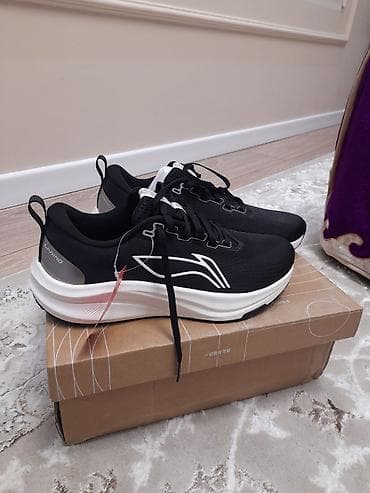 Кроссовки Li-Ning (беговые/повседневные) - Цвет: черный верх, белая at lalafo.kg Кроссовки Li-Ning (беговые/повседневные) - Цвет: черный верх, белая