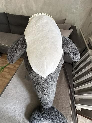 Большая мягкая игрушка «Акула» - Формат: плюшевый рюкзак-подушка в at lalafo.kg Большая мягкая игрушка «Акула» - Формат: плюшевый рюкзак-подушка в