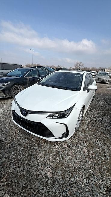 Toyota Corolla: 2019 г., 1.8 л, Вариатор, Гибрид, Седан at lalafo.kg Toyota Corolla: 2019 г., 1.8 л, Вариатор, Гибрид, Седан